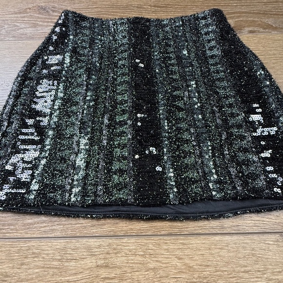 Express Women's Sequin Mini Skirt Black/Gunmetal Size 2, Holiday, Party, Fall - Picture 2 of 7